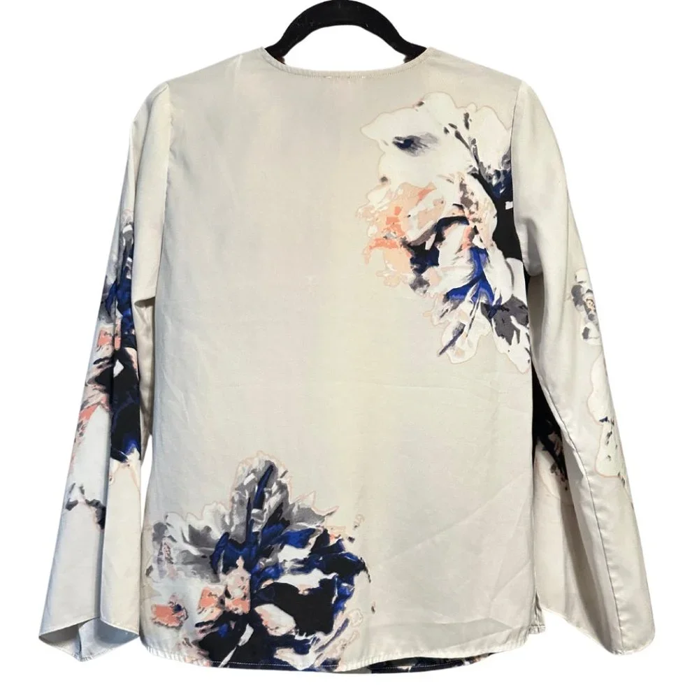 SOLD Vince Camuto White Blouse in size XS Long Sleeve - Picture 11 of 12